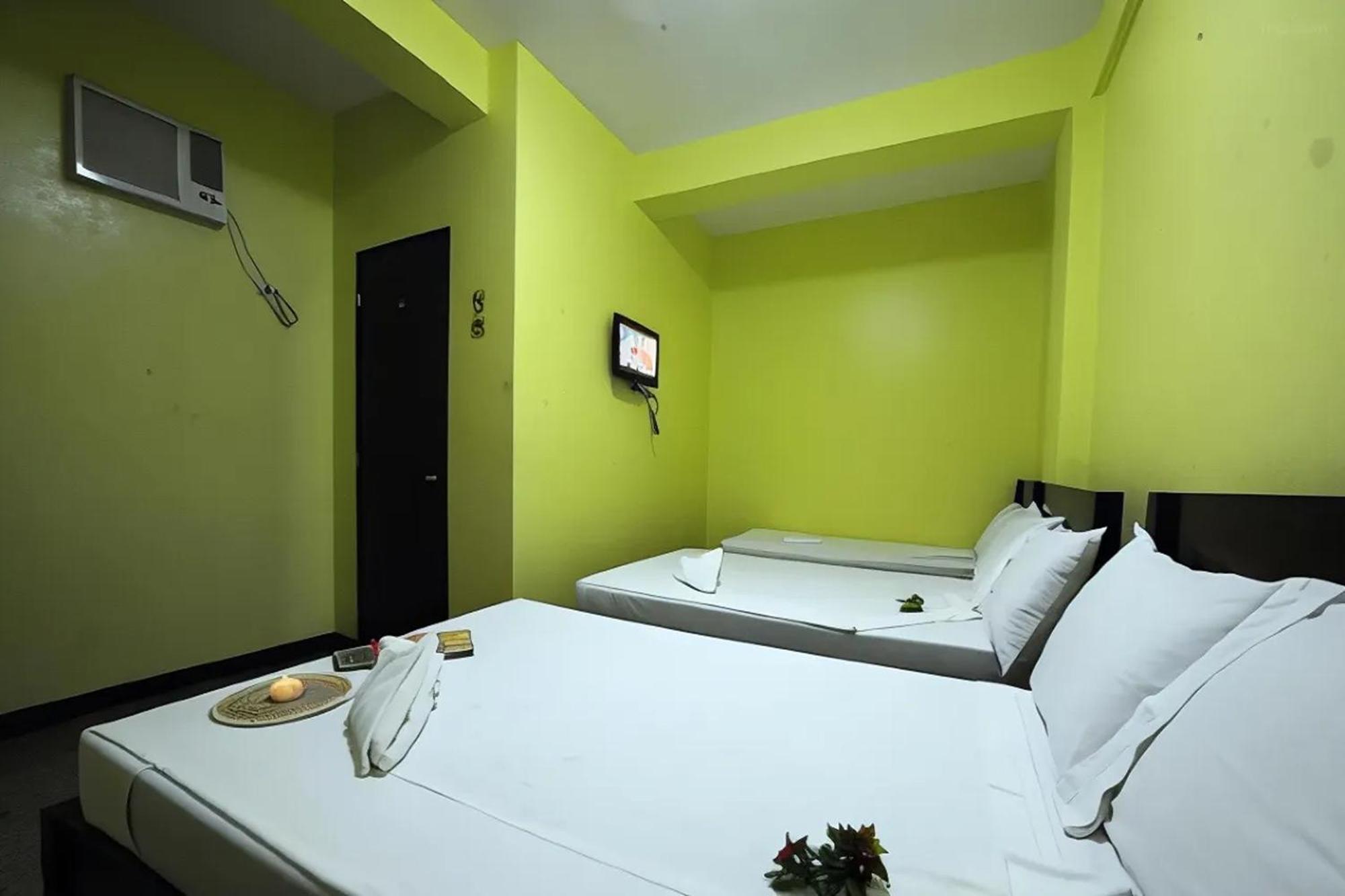 Luis Bay Travellers Lodge Coron Exterior photo