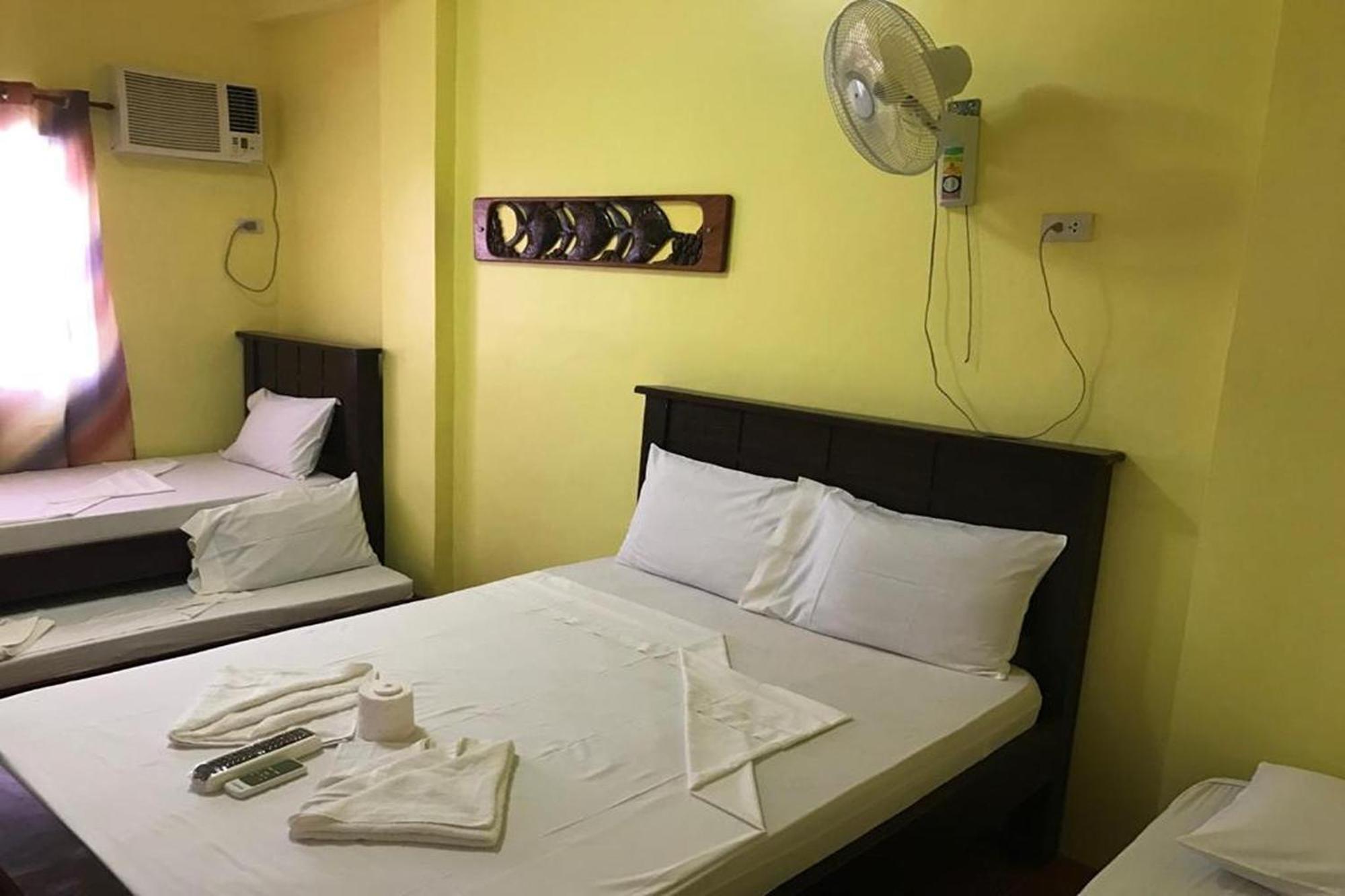 Luis Bay Travellers Lodge Coron Exterior photo