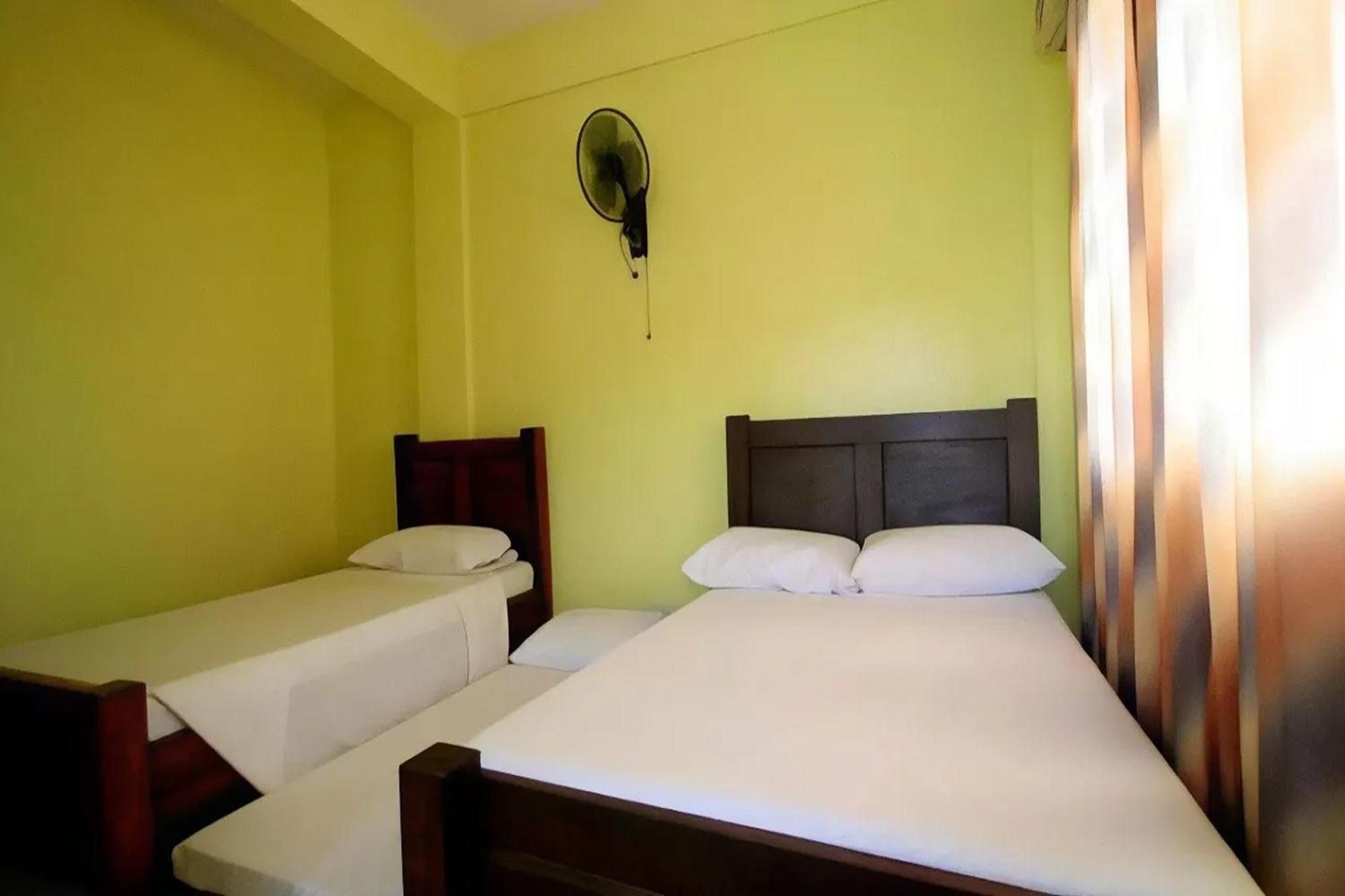Luis Bay Travellers Lodge Coron Exterior photo