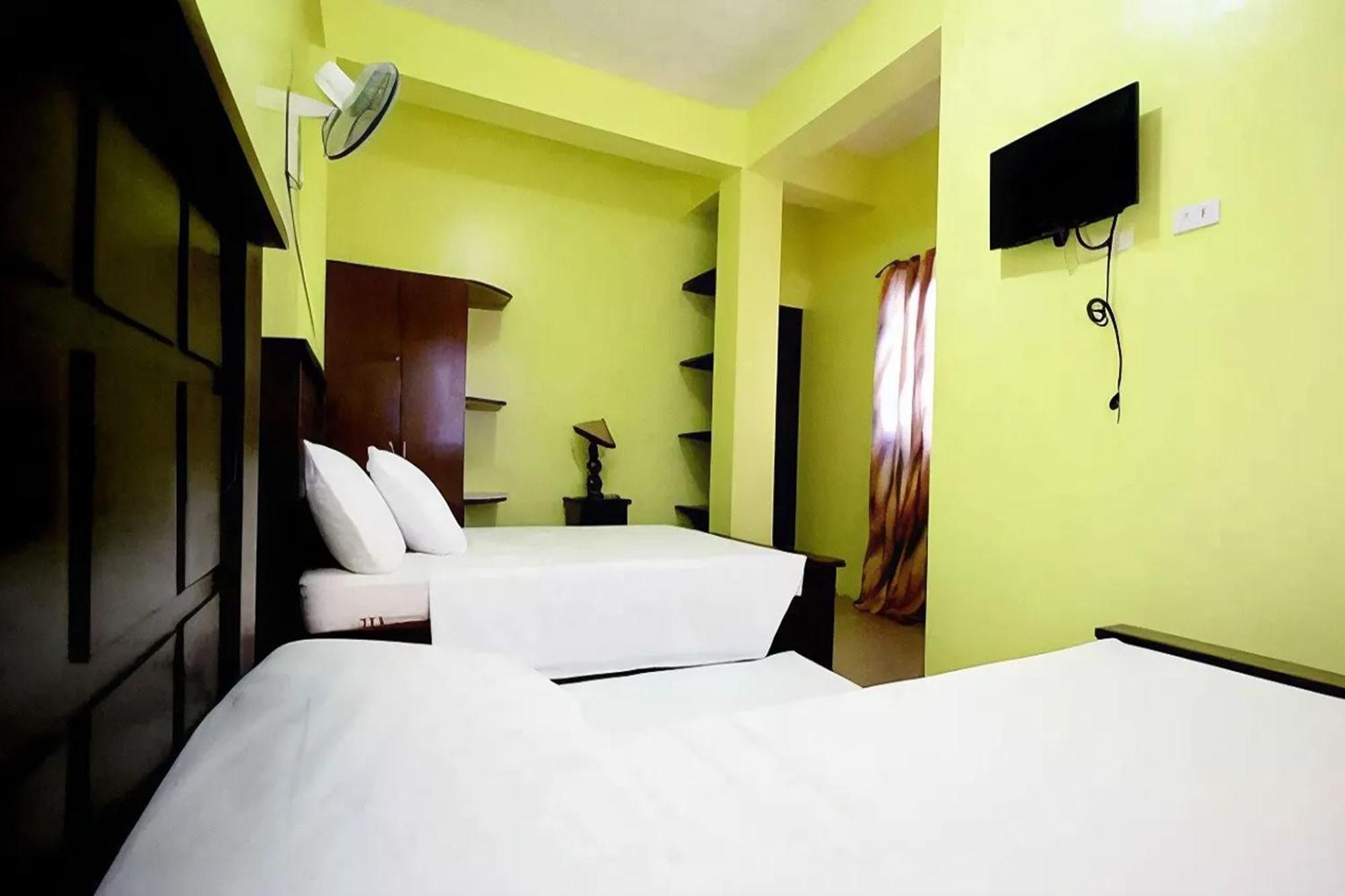 Luis Bay Travellers Lodge Coron Exterior photo