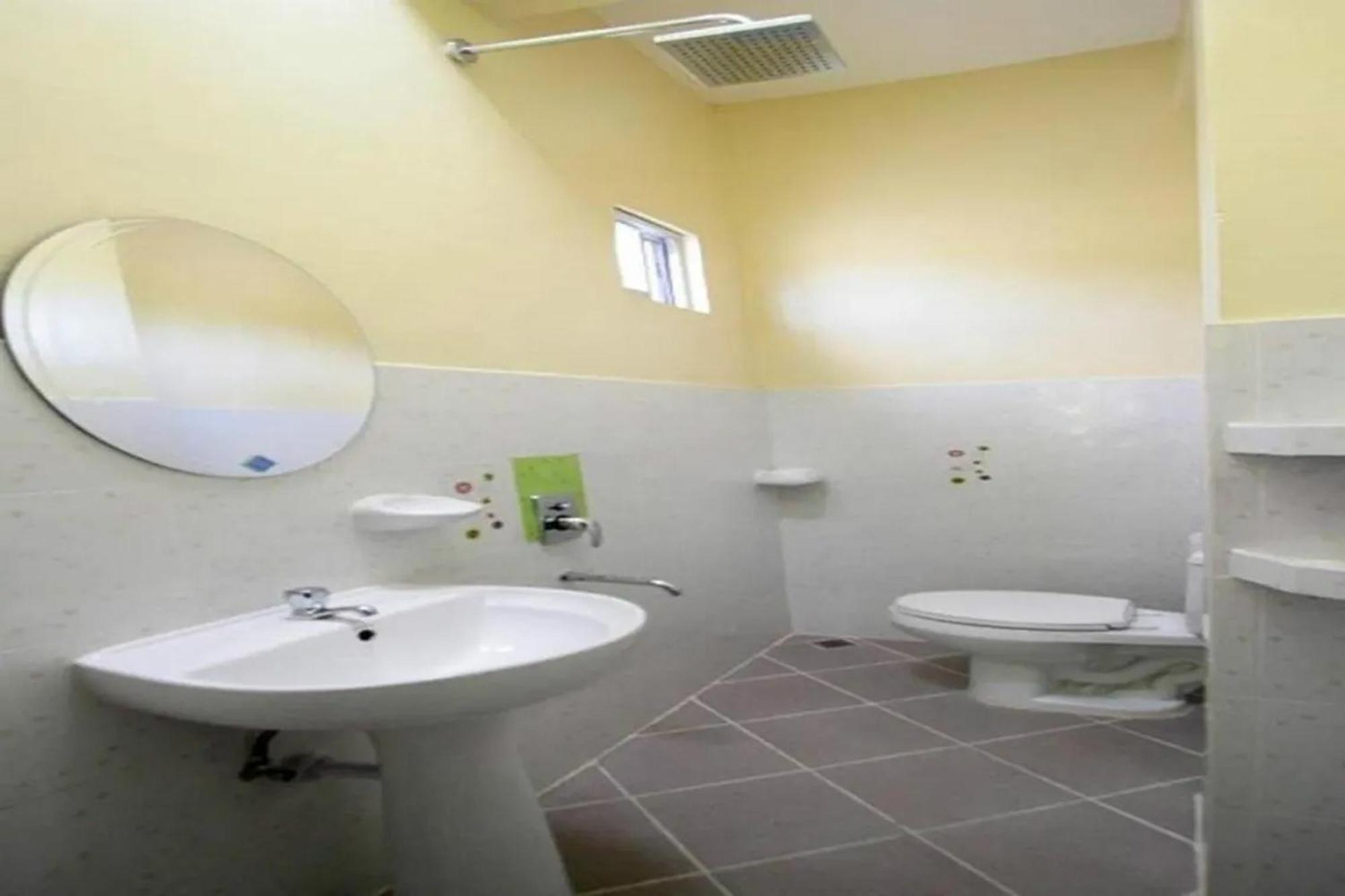 Luis Bay Travellers Lodge Coron Exterior photo