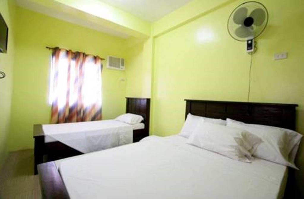 Luis Bay Travellers Lodge Coron Exterior photo
