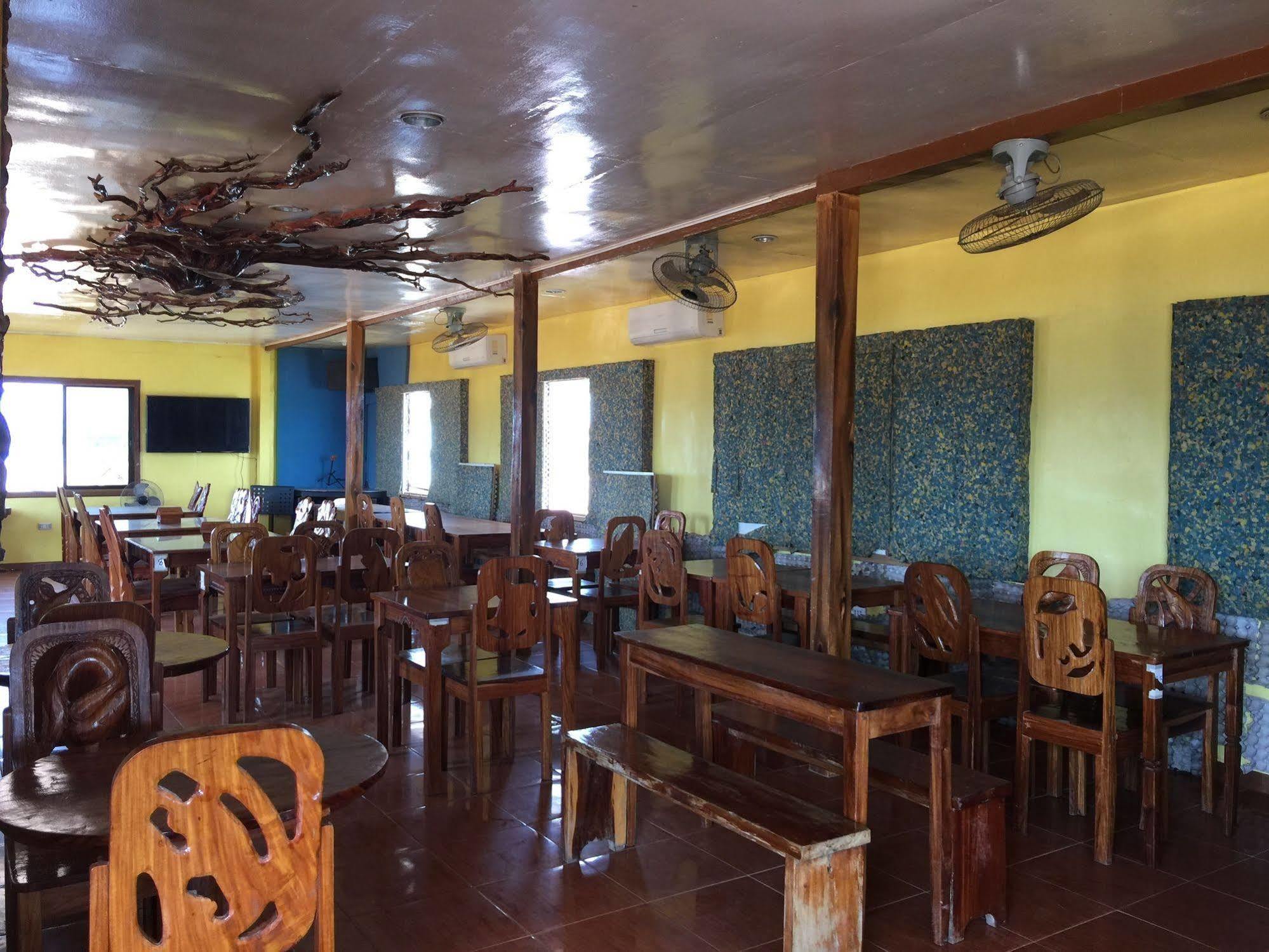 Luis Bay Travellers Lodge Coron Exterior photo