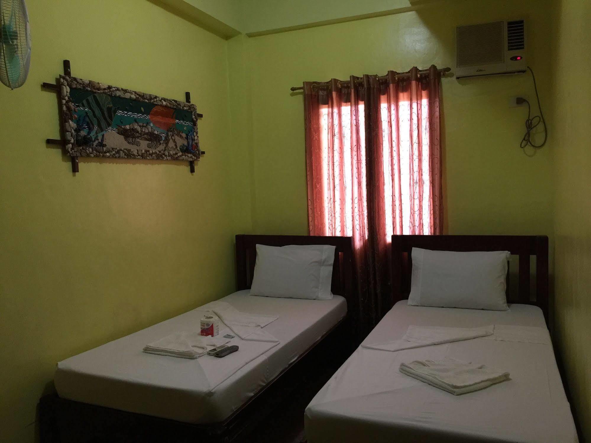 Luis Bay Travellers Lodge Coron Exterior photo
