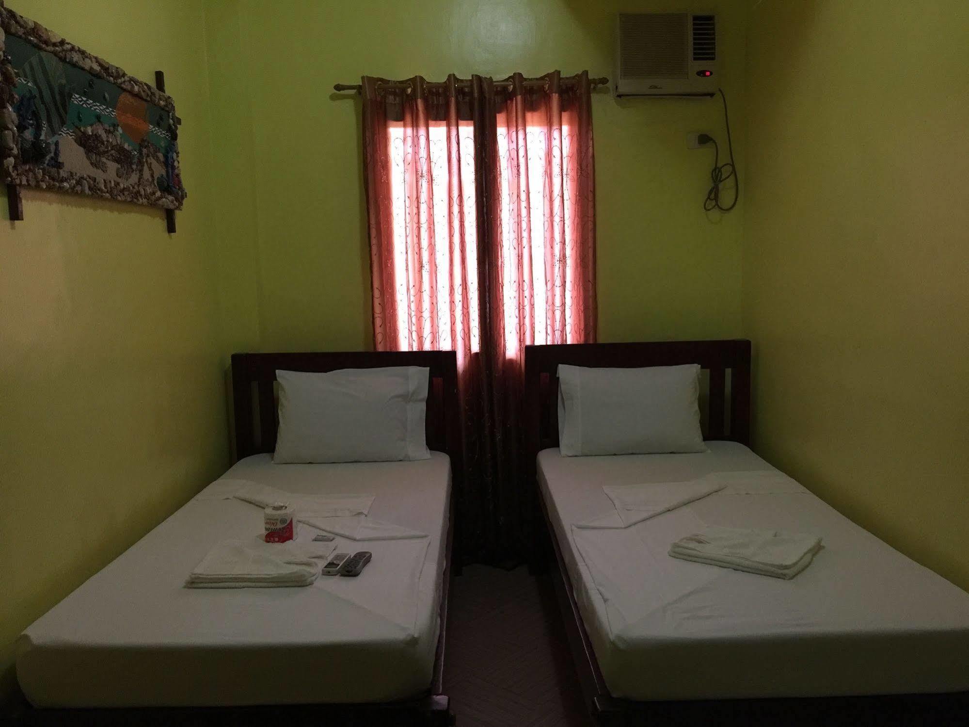 Luis Bay Travellers Lodge Coron Exterior photo