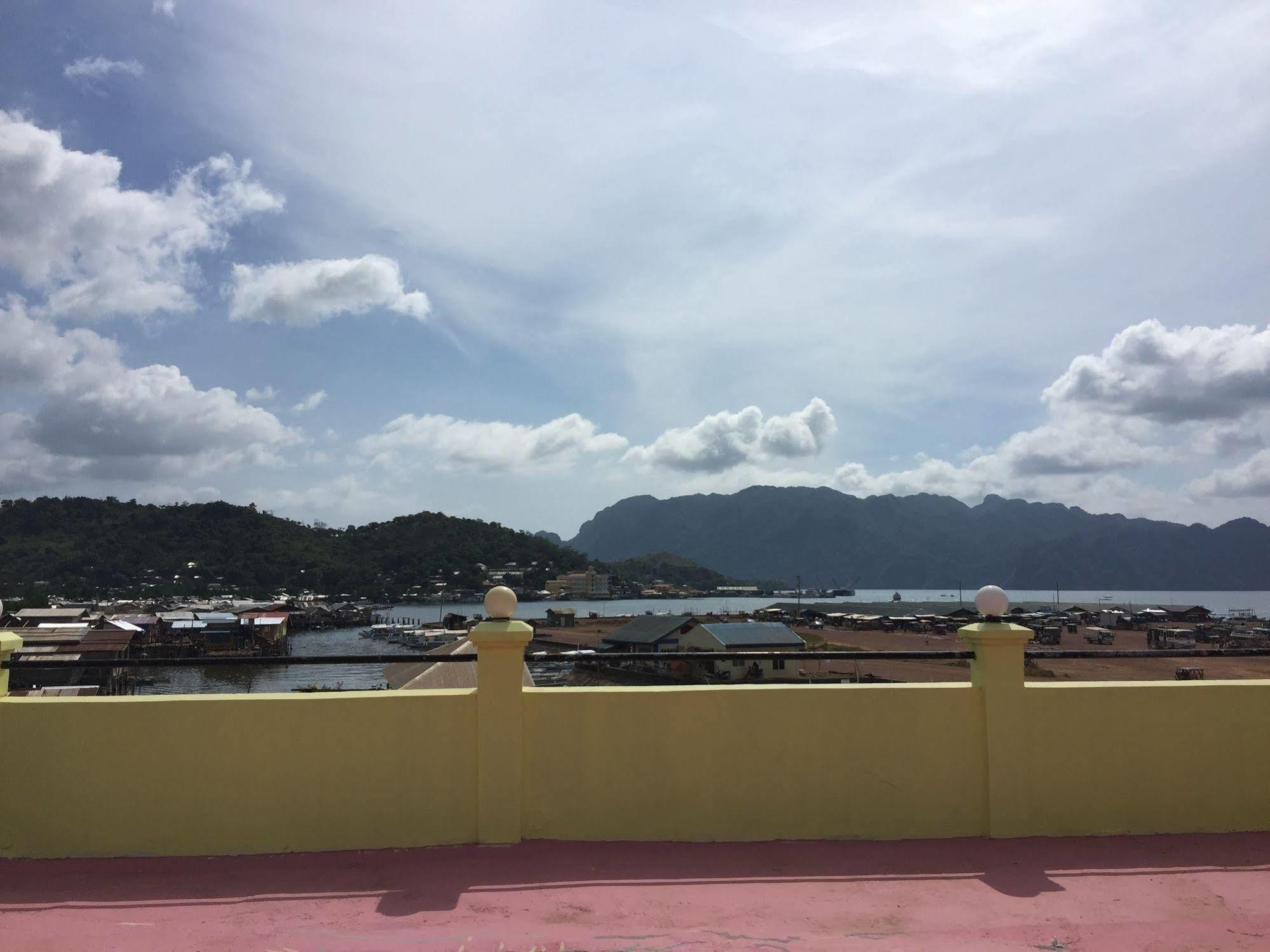 Luis Bay Travellers Lodge Coron Exterior photo